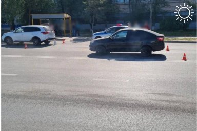 Под Волгоградом парня сбила машина и он упал на другой автомобиль