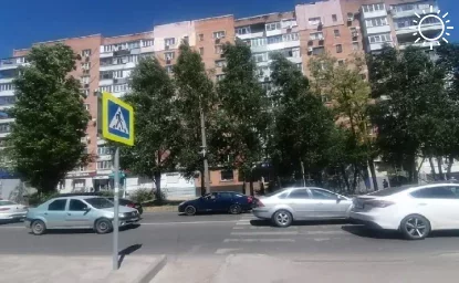 В Ростове иномарка сбил двух пешеходов на зебре