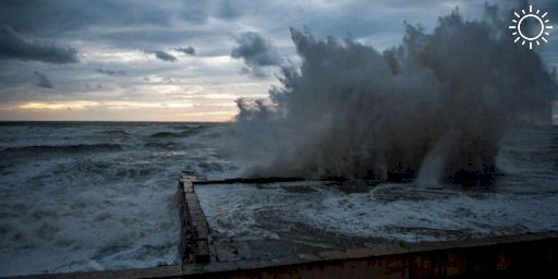 На Черноморском побережье снова ожидаются 6-метровые волны