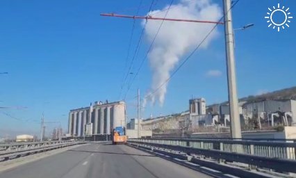 Власти Новороссийска объяснили появление подозрительного дыма в городе