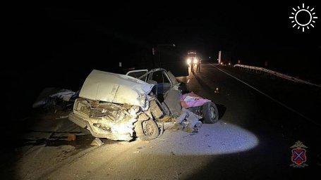 Под Волгоградом 15-летний водитель на «семерке» столкнулся с фурой и погиб