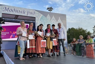 Дизайнер из Адыгеи Рузана Хуако получила специальный диплом фестиваля «Русское поле» в Москве