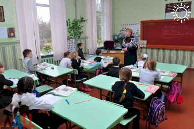 В ДНР не хватает около 6% учителей