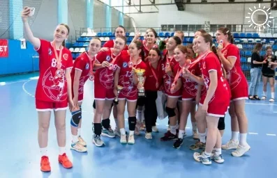 Астраханские гандболистки выиграли серебро Всероссийских соревнований среди девушек до 15 лет