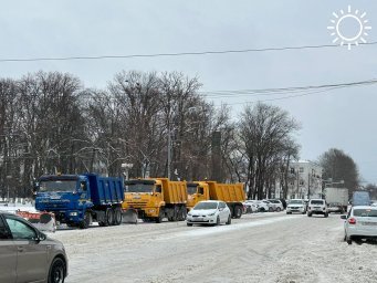 В Адыгее для расчистки дорог от снега задействовали 63 единицы техники