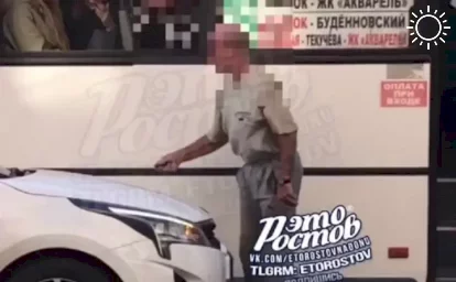 В Ростове водитель автобуса проткнул ножом колёса машине, припарковавшейся на остановке