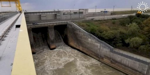 Из-за аномальной засухи сильно обмелело Краснодарское водохранилище