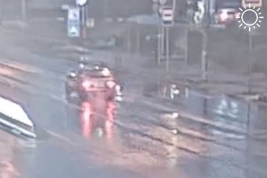 В Волгограде водитель повредил женщине-пешеходу колено