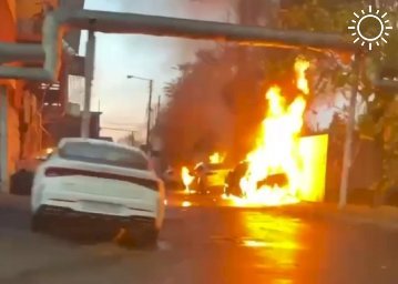 Несколько припаркованных автомобилей сгорели в Краснодаре