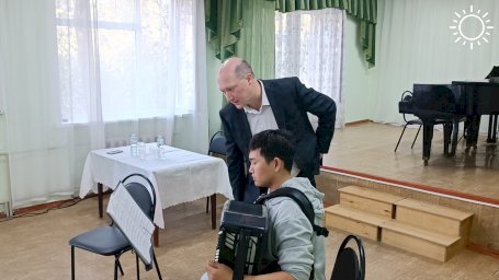 Для юных баянистов Калмыкии провел мастер-класс проректор консерватории