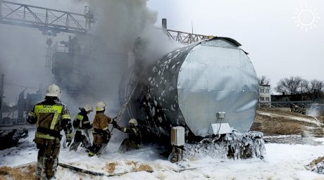 Цистерна с мазутом сгорела на заводе ЖБИ в Феодосии