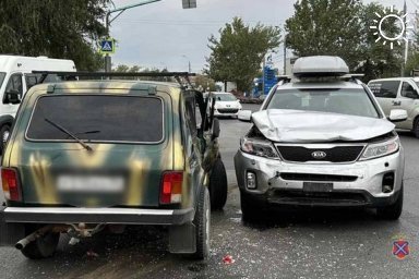 На юге Волгограда два престарелых водителя устроили ДТП