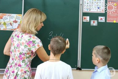 Человека без образования взяли учителем в школу под Волгоградом