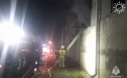 Под Ростовом потушили крупный пожар на складе велосипедов и бытовой техники