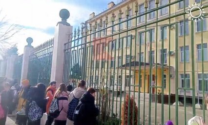 В Краснодаре школу № 45 эвакуировали из-за ложного сообщения о минировании