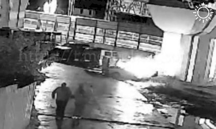 В Сочи двое угонщиков случайно сожгли машину, пытаясь ее завести