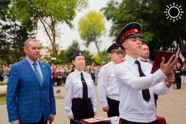 В центре Астрахани прошла церемония торжественного посвящения в суворовцы