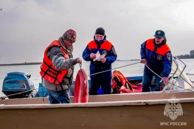 Астраханцам напоминают о новых правилах аттестации на право управления лодками
