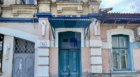 В Краснодаре волонтеры собрали деньги на реставрацию старинной двери дома Баранника