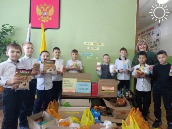 Школьники из Калмыкии отправили гуманитарную помощь участникам СВО
