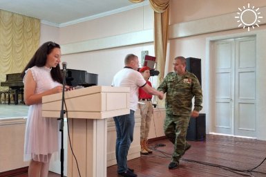 В Шахтерске защитникам Донбасса вручили удостоверения ветеранов боевых действий