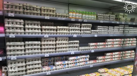 СМИ заявили, что в Краснодаре резко подешевели яйца, но цены остались не ниже 112 рублей