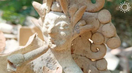 Оригинальную терракотовую статуэтку раскопали на востоке Крыма