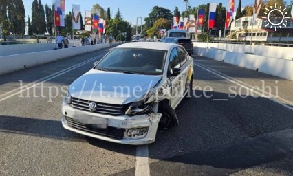 Пассажирка маршрутки пострадала в массовом ДТП в центре Сочи
