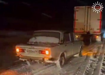В Ростовской области открыли движение на трех трассах, закрытых из-за снегопада