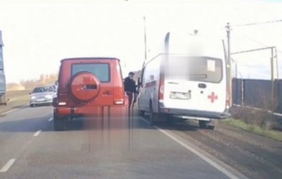Водитель внедорожника провоцировал конфликт с водителем скорой помощи на Кубани