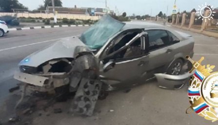 В Тбилисском районе пьяный водитель иномарки врезался в столб