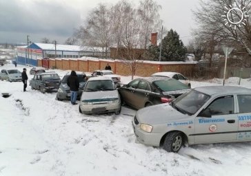 В Краснодаре за полдня из-за гололедицы произошло более 110 аварий