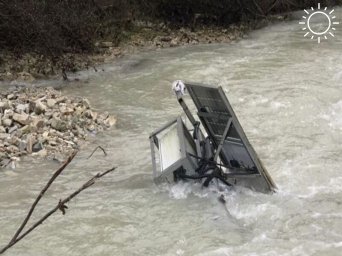В Геленджике бурный поток горной реки повредил датчик контроля уровня воды