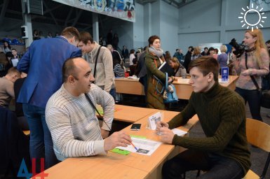 В РЦЗ ДНР разъяснили порядок получения субсидии при найме новых работников