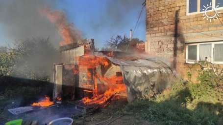 На северо-западе Крыма человек погиб на пожаре в бытовке