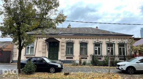 В Краснодаре волонтеры собирают деньги на реставрацию лепнины дома Сологуба