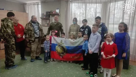 Суровые астраханские мужчины привезли подарки луганским детям