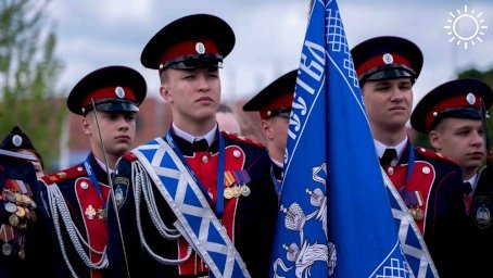 Астраханскому казачьему корпусу вручили переходящее знамя президента России