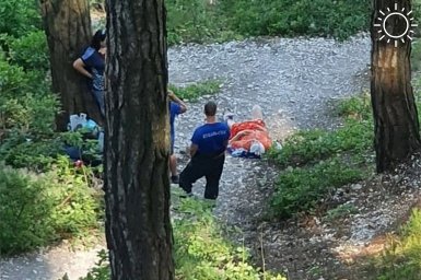 В Геленджике на горе у скалы Парус застряли двое туристов