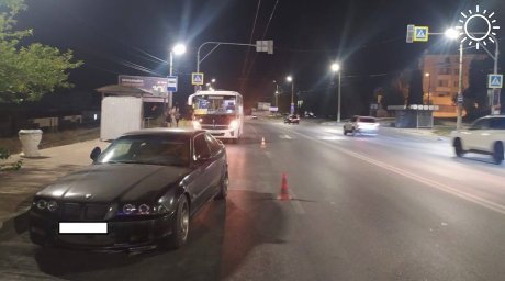 Водитель BMW сбил мать с дочкой на пешеходном переходе в Севастополе