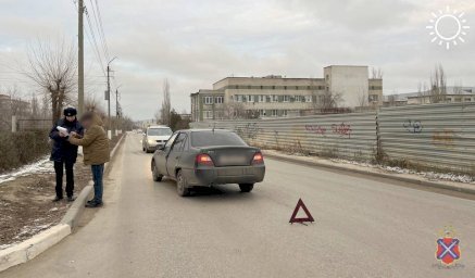В Советском районе Волгограда две школьницы попали под колеса «Дэу Нексия»
