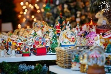 В Краснодаре открылись ярмарки новогодних украшений