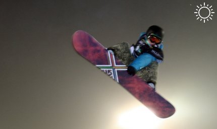 Катание на сноуборде по автомобильной дороге в Крыму закончилось штрафом