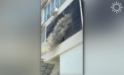При пожаре в магазине в Сочи эвакуировали 50 человек