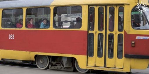 Трамвай сошел с рельсов на улице Красных Зорь в Краснодаре