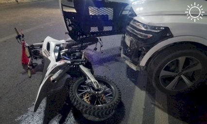 Внедорожник сбил подростка на мотоцикле в Новороссийске