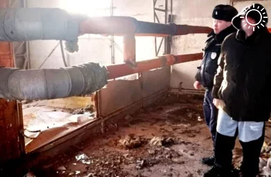 В Астрахани ради 640 рублей мужчина разломал установку системы городского отопления