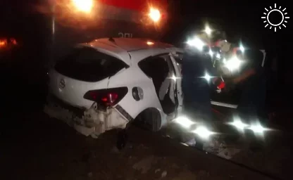 В Ростовской области пассажирский поезд протаранил Opel, водитель погиб