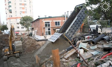 В Краснодаре во время ремонта сетей канализации подмыло стену котлована