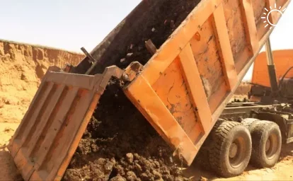 Под Астраханью задержали грузовик, сбрасывавший на землю нефтесодержащие отходы